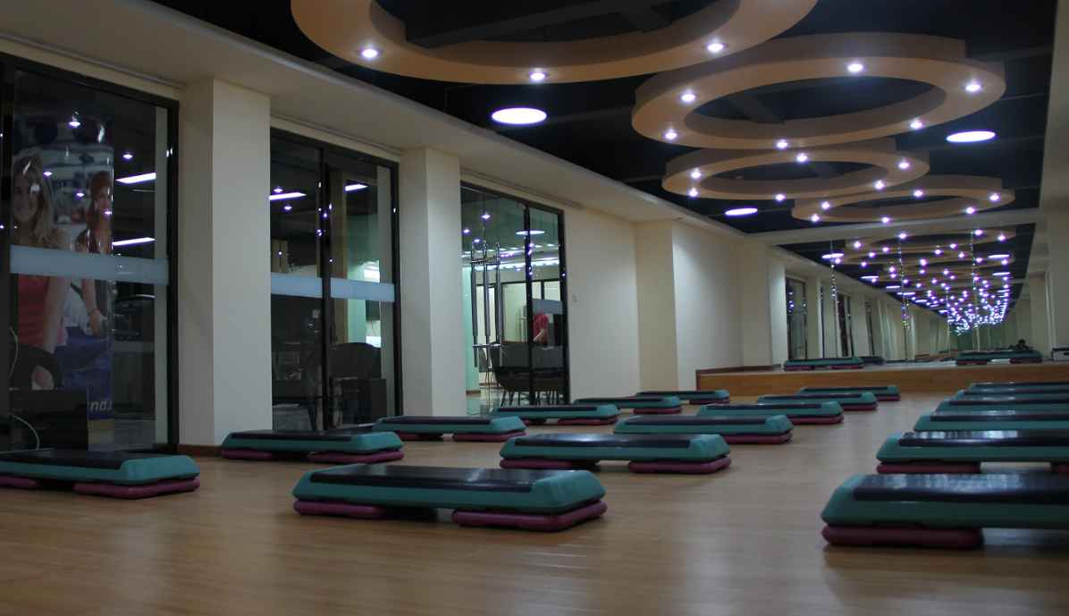 健身工作室一年能賺多少錢(qián),普通健身房一年純利潤?